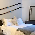 Modern Cozy Ski In-Out Gym, Office, Pool, Hot Tub