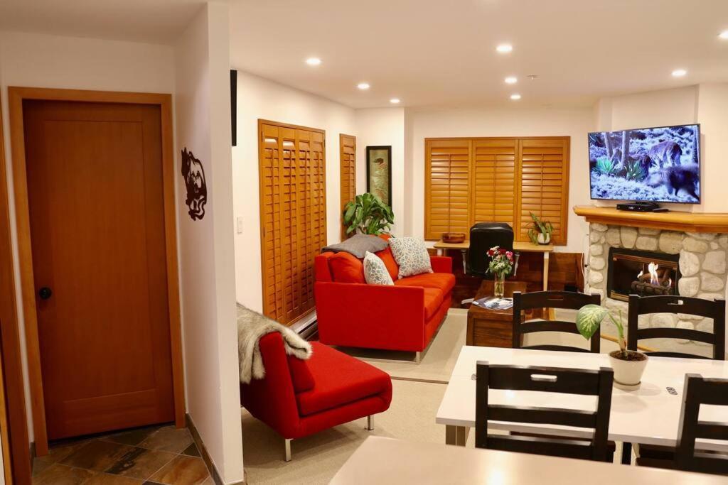 Luxury In/out+ Parking+hottub + Pool Apartment