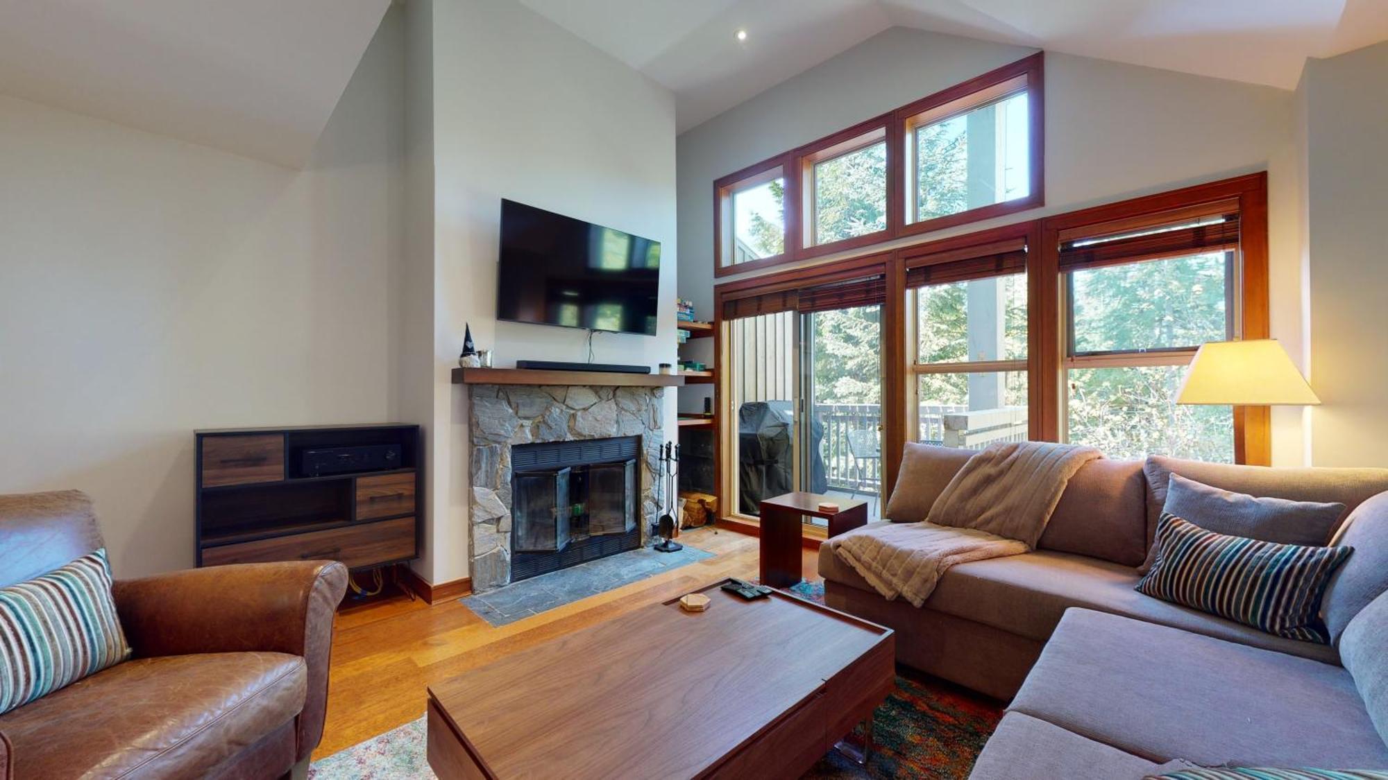 Holiday home 2br Treeline Townhome - Dog Friendly, Ski-in Access, Private Patio - Harmony *