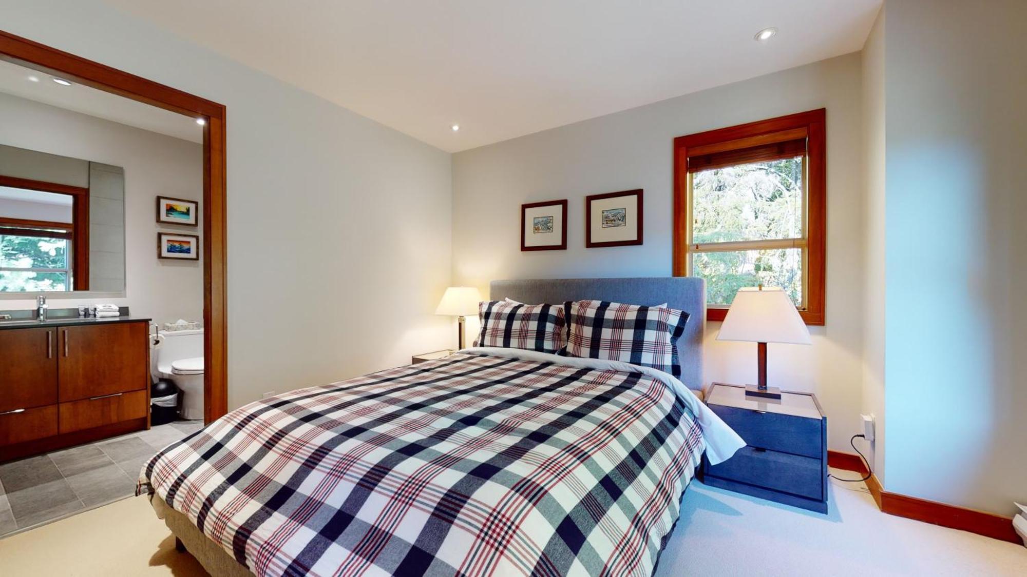 Holiday home 2br Treeline Townhome - Dog Friendly, Ski-in Access, Private Patio - Harmony Whistler