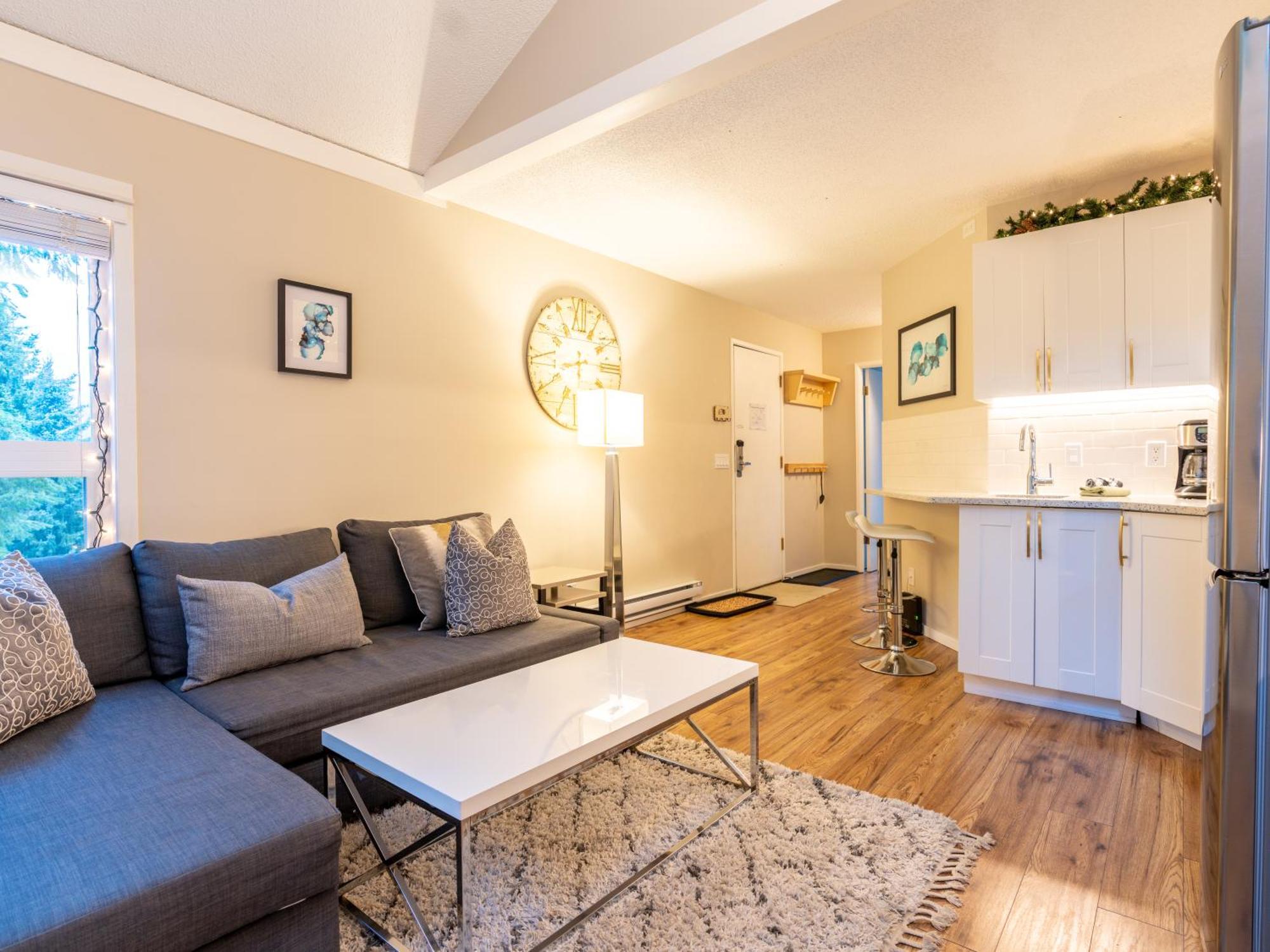 Apartment Nest 5m To Creekside Gondola Whistler