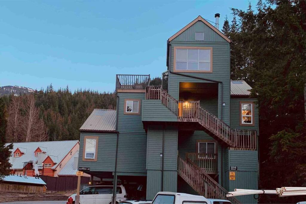 Nest 5m To Creekside Gondola *