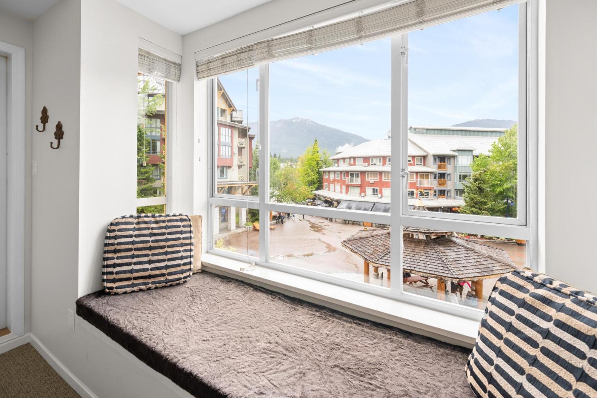 Bear One Bedroom By Mva *