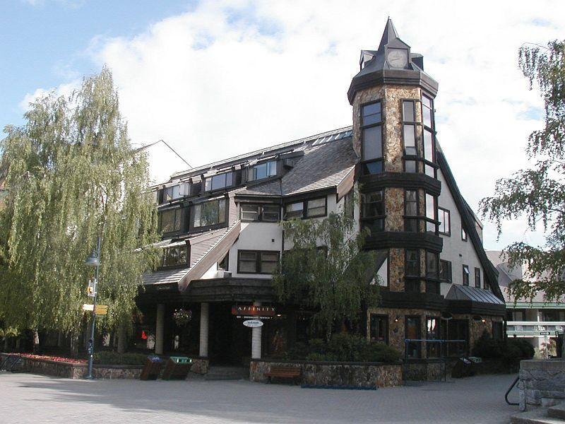 Clock Tower Apartment *