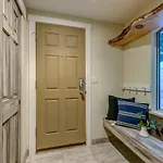 Sunpath Retreat- Convenience Meets Comfort & Style