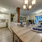 Sunpath Retreat- Convenience Meets Comfort & Style