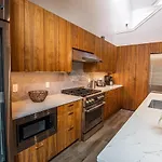 Pinnacle Ridge 23 - Ski In Ski Out, Newly Renovated, Private Hot Tub, Gas Fireplace