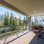 Lynx By Outpost Whistler