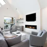 Snowbird 200 | Upscale Townhome, Close To Skiing, Shared Hot Tub, 2 Parking Spaces