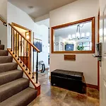 Central 2Br With Prime Amenities