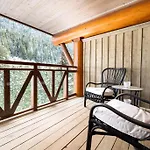 3Br, Taluswood Heights, Luxury, Private Hot Tub, Ski-In Ski-Out, By Harmony Whistler