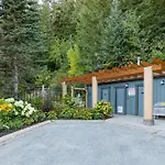 Taluswood 41 | Spacious Cabin-Style Home W/ Ski Access, Private Hot Tub & Media Den