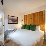 Powder & Pines Luxury Suite