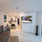 Upscale Modern Apartment