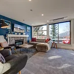 The Lookout Penthouse // A Luxe Suite In Whistler
