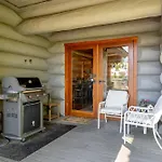 Beautiful 5 Bedroom Log Home With Spectacular Views