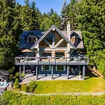 Beautiful 5 Bedroom Log Home With Spectacular Views