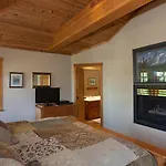 Taluswood 41 | Spacious Cabin-Style Home W/ Ski Access, Private Hot Tub & Media Den