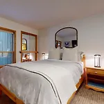 Ski In And Ski Out 2Br Condo With Hot Tub By Harmony Whistler Vacations