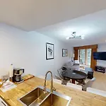 Cascade Lodge