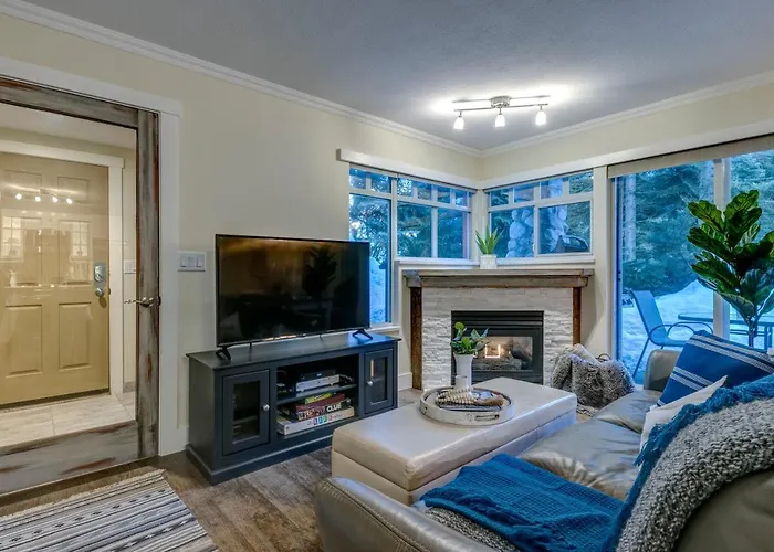Sunpath Retreat- Convenience Meets Comfort & Style