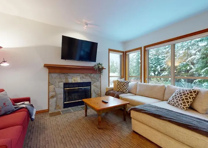 Ski In And Ski Out 2Br Condo With Hot Tub By Harmony Whistler Vacations