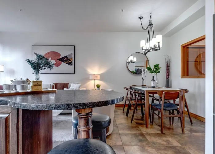 Central 2Br With Prime Amenities