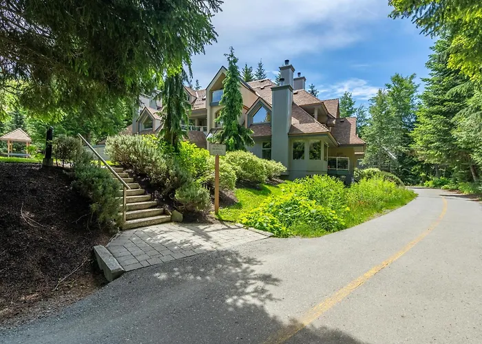 Gleneagle 29 | Family-Friendly Townhouse, 700M To Blackcomb Base, Wood-Burning Fireplace