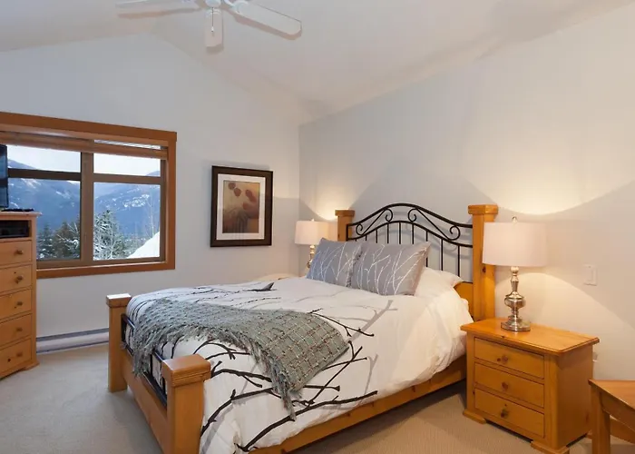 Mountain Star 1 | Mountain Townhome With Hot Tub, 100M From Slopes, Free Village Shuttle