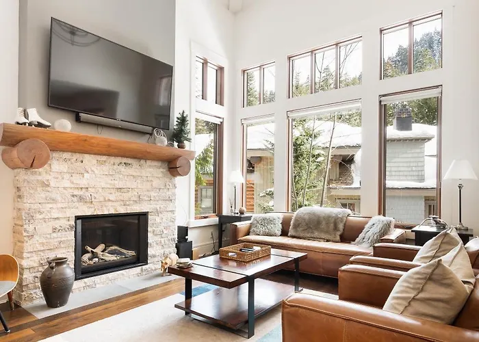 3Br, Taluswood Heights, Luxury, Private Hot Tub, Ski-In Ski-Out, By Harmony Whistler