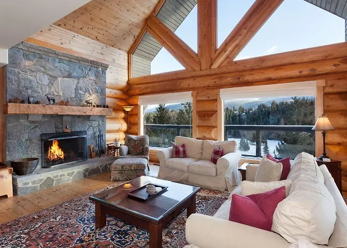 Beautiful 5 Bedroom Log Home With Spectacular Views