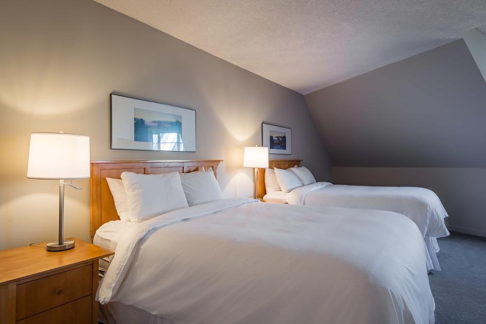 Hotel Peak Whistler