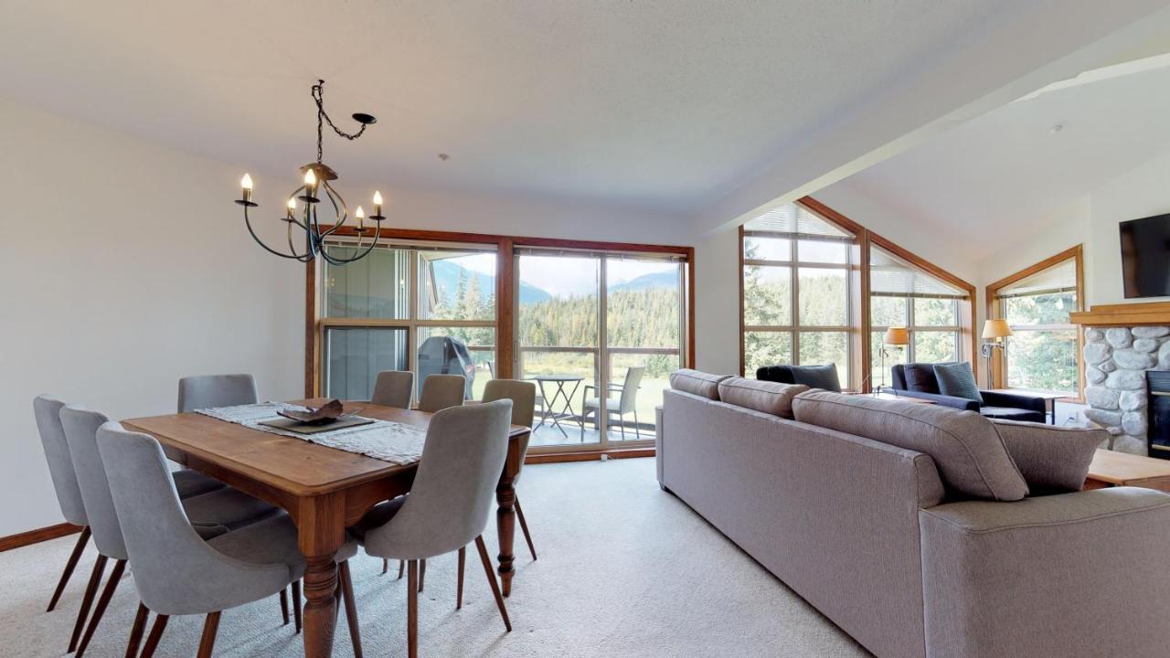 Spacious Family With Spectacular Views By Harmony Holiday home Whistler