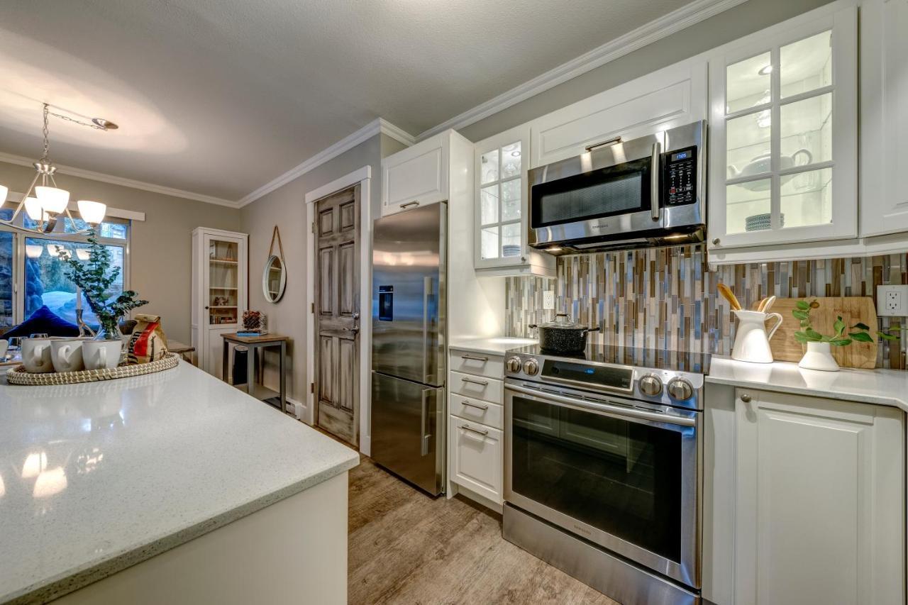 Sunpath Retreat- Convenience Meets Comfort & Style Whistler
