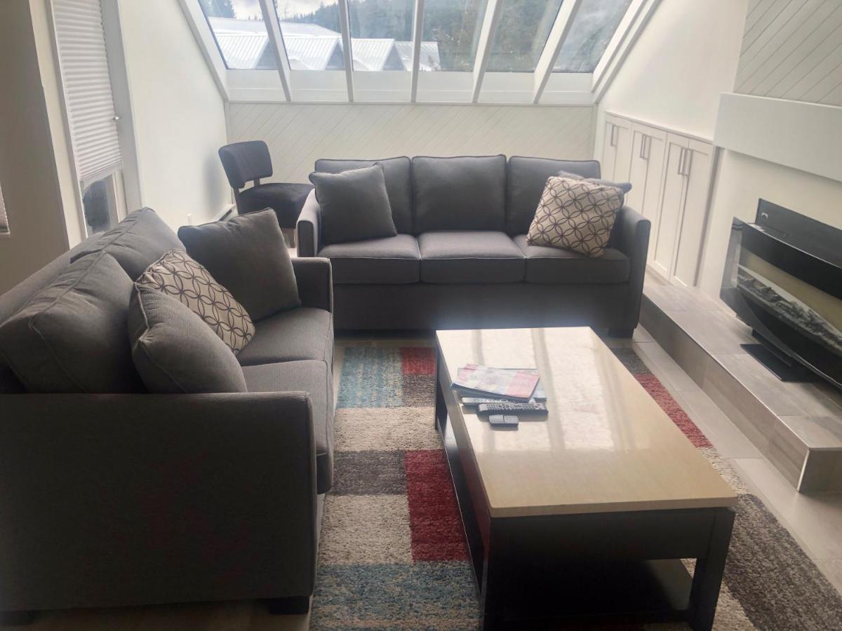 Apartment Hearthstone Loft, Village Centre, Private Hot Tub, Sleeps 6 Whistler