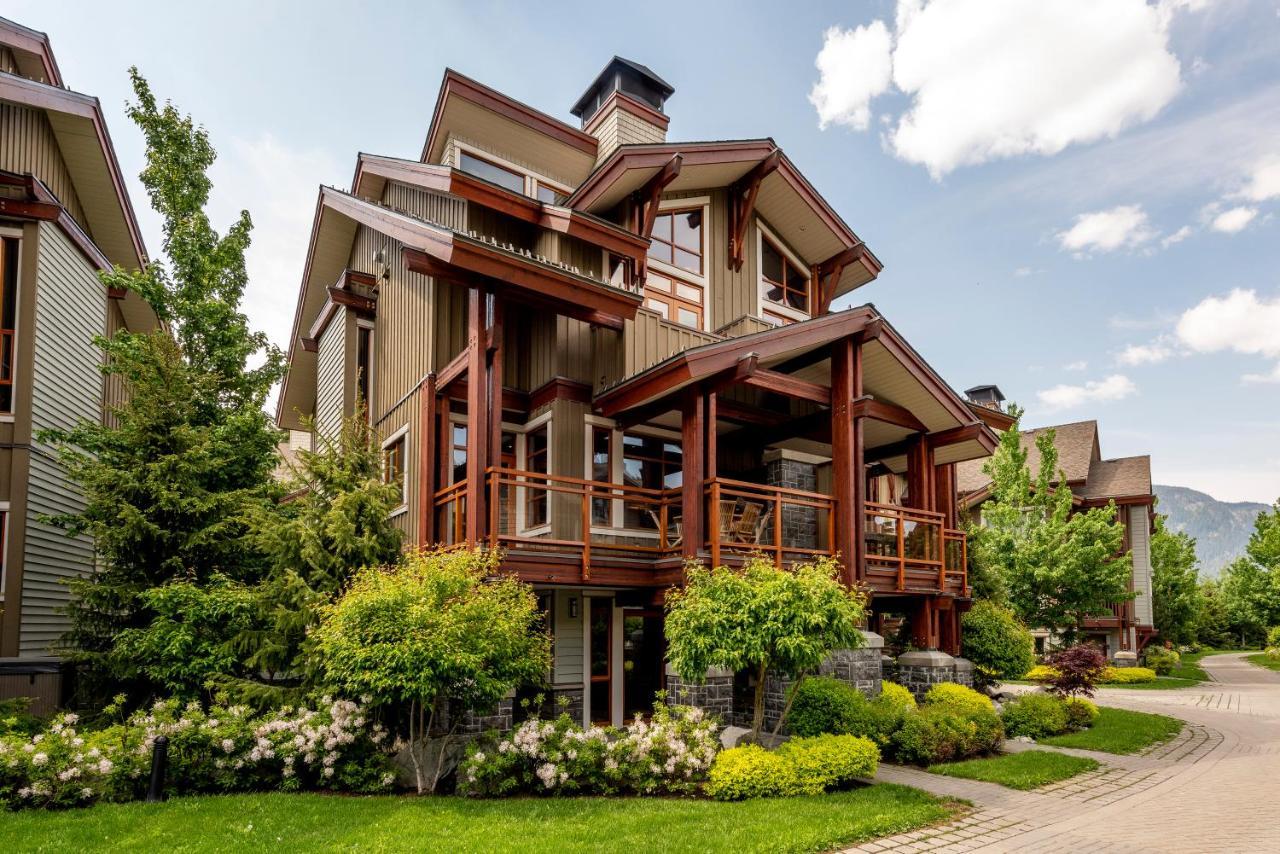 Fitzsimmons Walk Deluxe Townhome With Private Hot Tub Village Walking Distance * Whistler