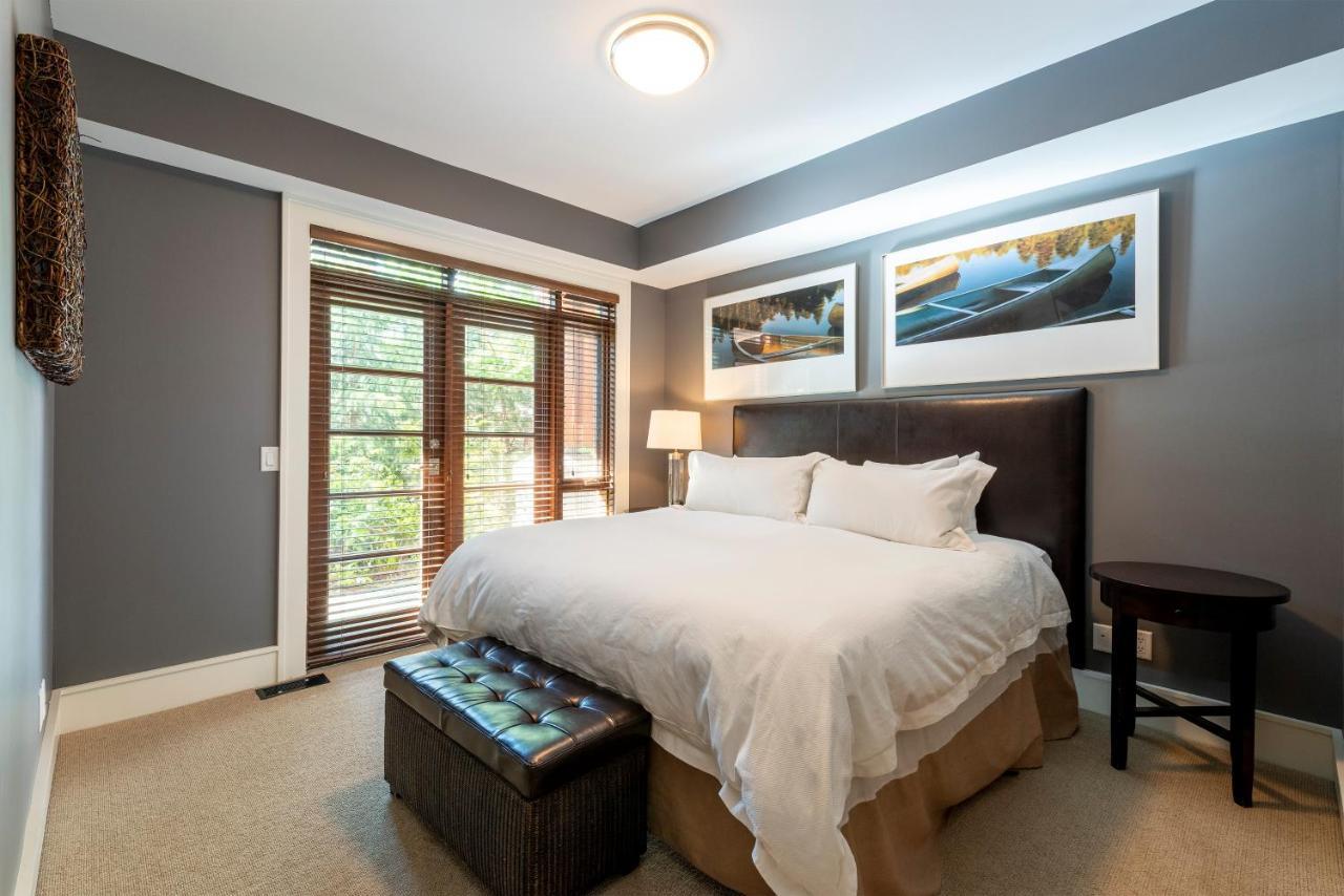 Fitzsimmons Walk Deluxe Townhome With Private Hot Tub Village Walking Distance * Whistler