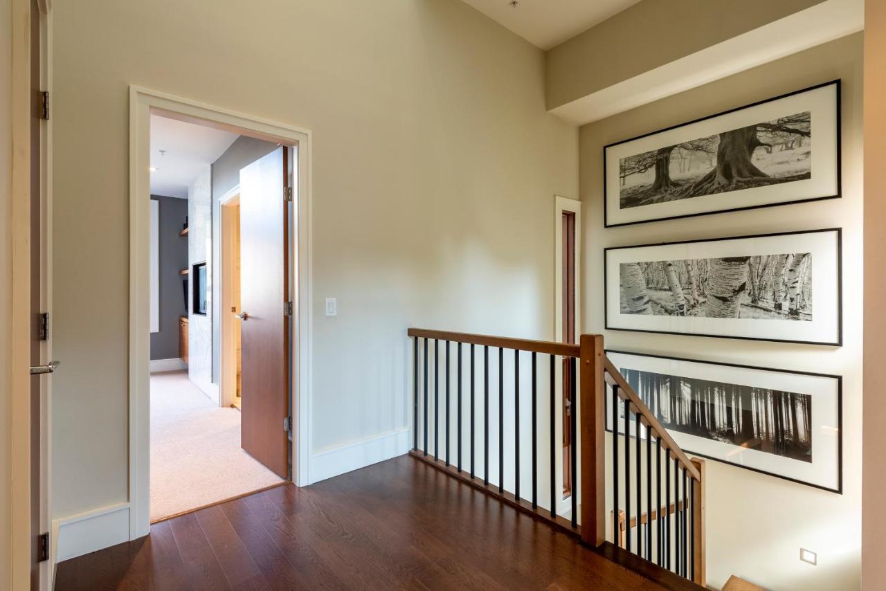 Fitzsimmons Walk Deluxe Townhome With Private Hot Tub Village Walking Distance * Whistler