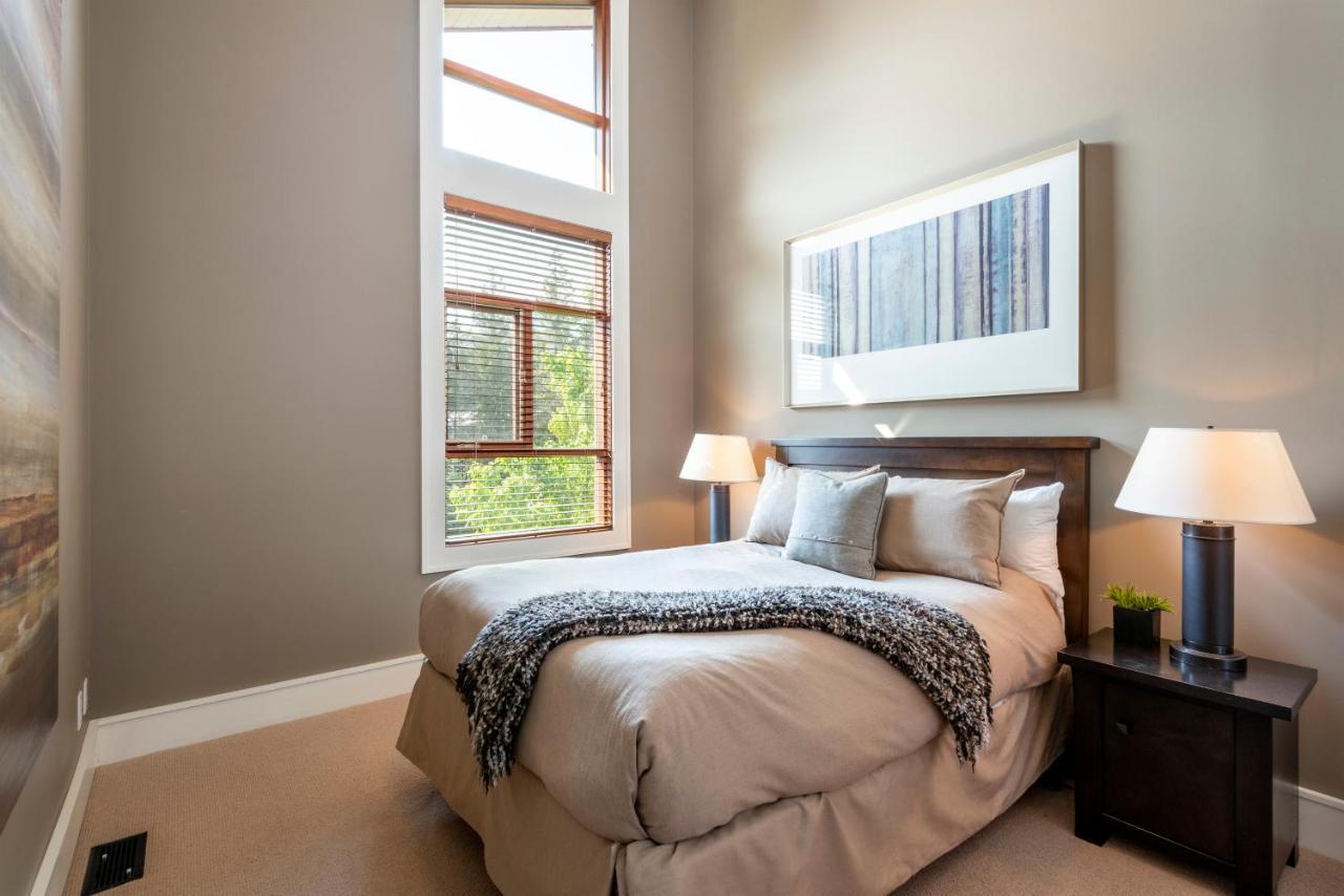 Fitzsimmons Walk Deluxe Townhome With Private Hot Tub Village Walking Distance Holiday home Whistler