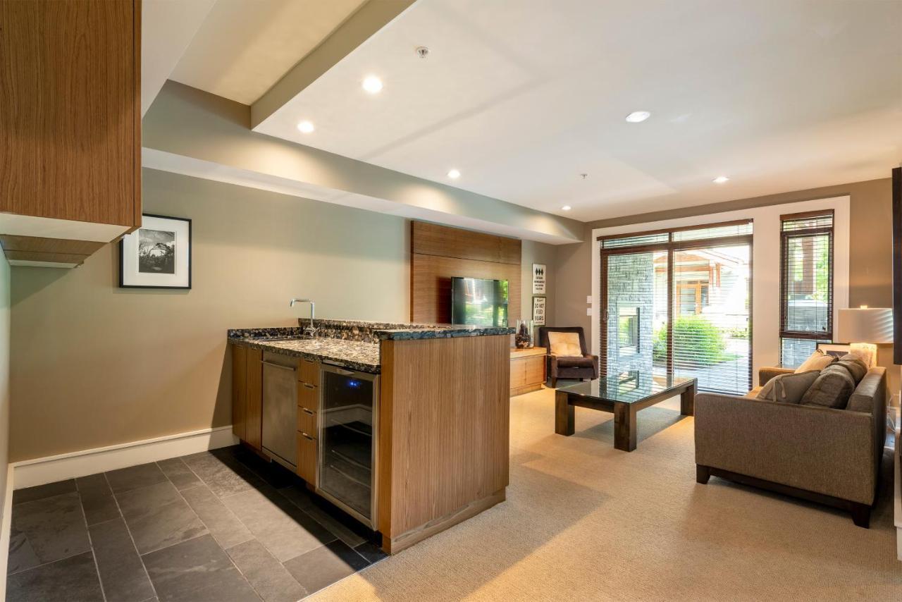 Fitzsimmons Walk Deluxe Townhome With Private Hot Tub Village Walking Distance Whistler