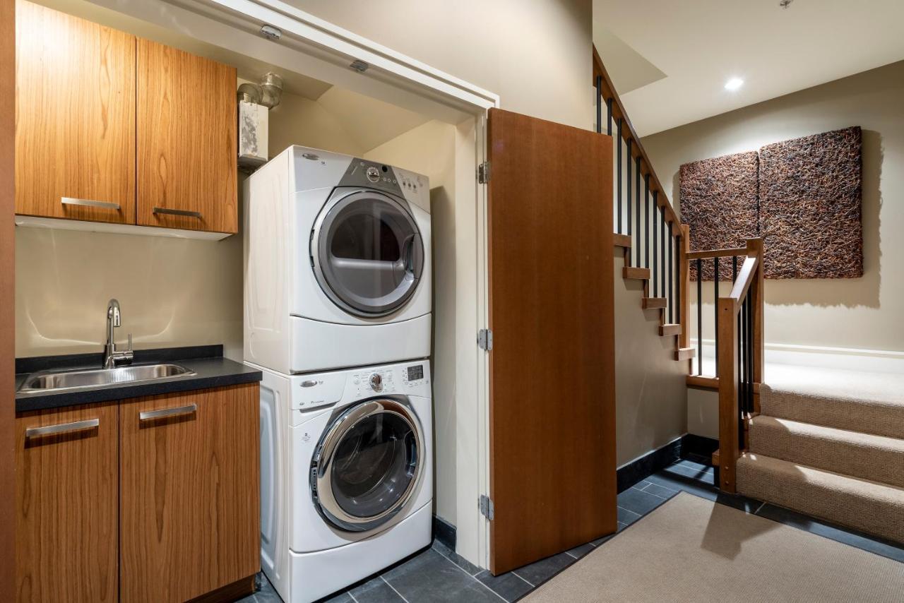 Fitzsimmons Walk Deluxe Townhome With Private Hot Tub Village Walking Distance Holiday home Whistler
