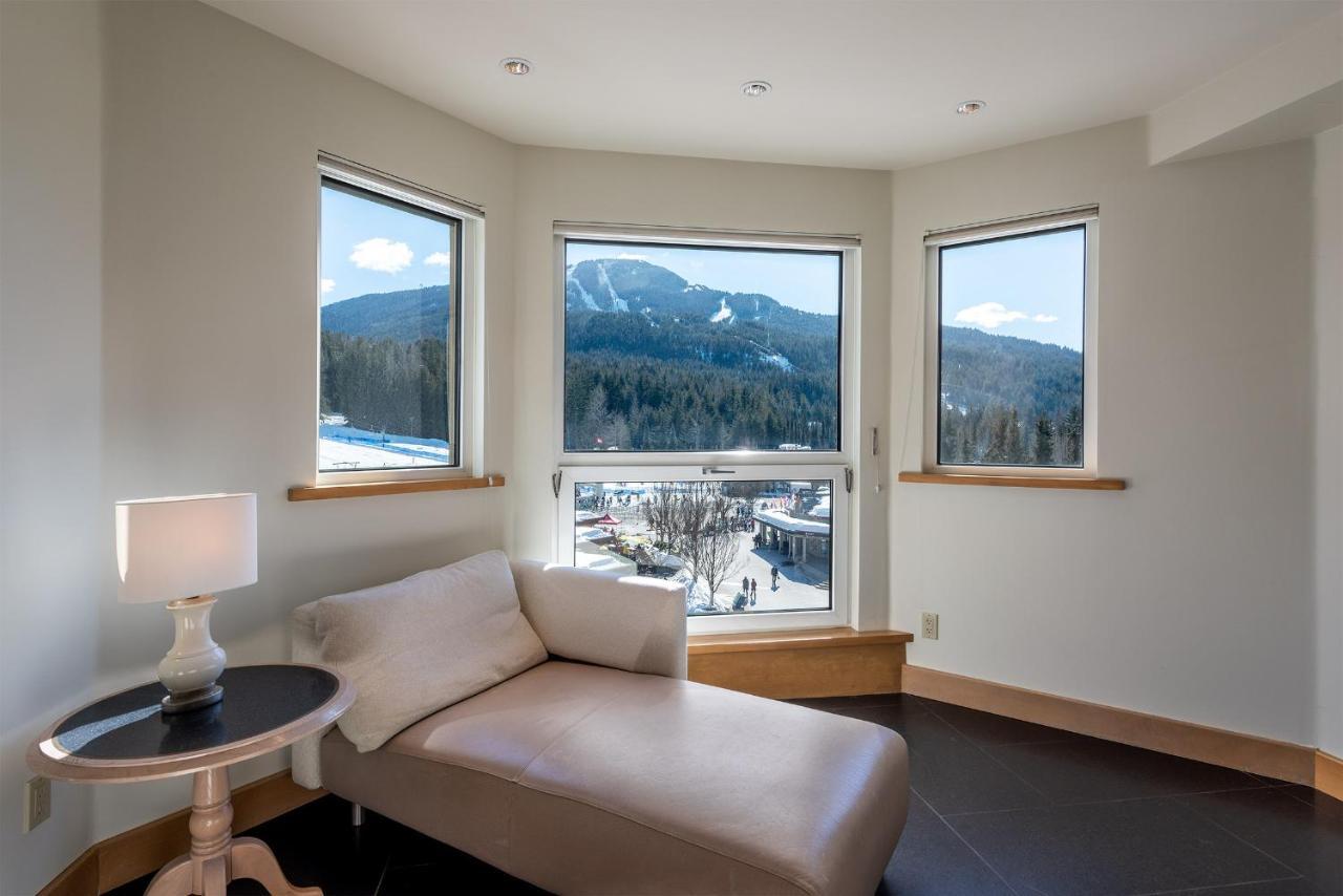 Amazing In Out 3 Bedroom With Slope Side Views Whistler