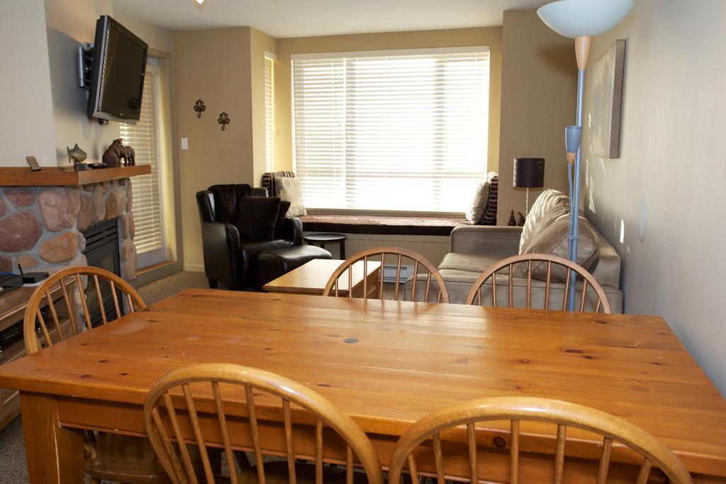 Apartment Town Plaza By Mountainview Accommodation Whistler