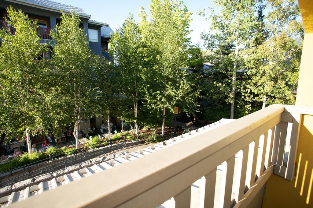 Apartment Town Plaza By Mountainview Accommodation Whistler