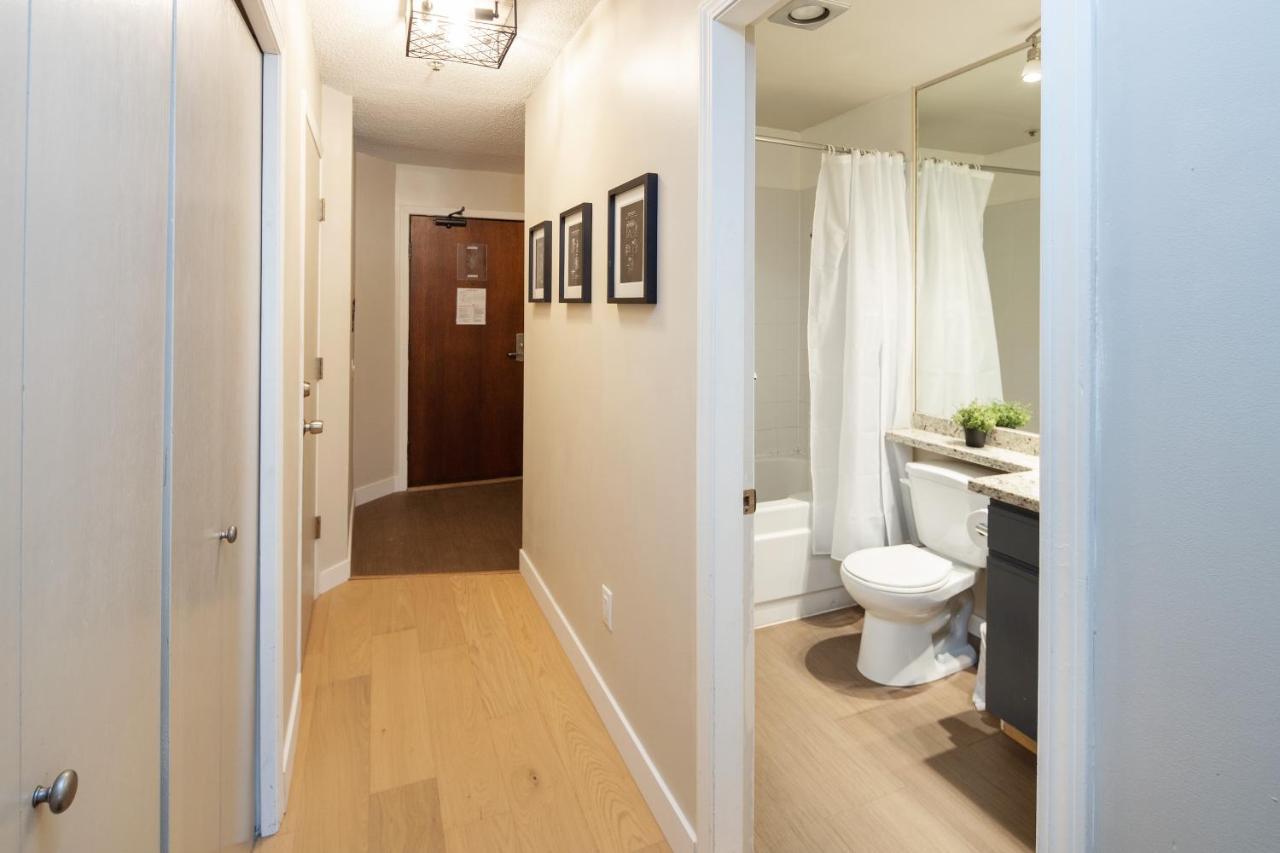 Apartment Impeccable Glacier W Pool+hot Tub Whistler