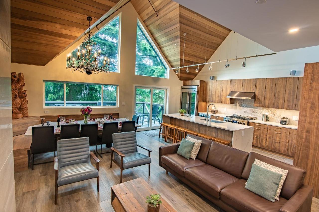 Pinnacle Ridge 23 - In Out, Newly Renovated, Private Hot Tub, Gas Fireplace