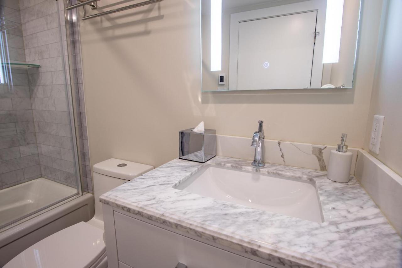 Pinnacle Ridge 23 - In Out, Newly Renovated, Private Hot Tub, Gas Fireplace Whistler