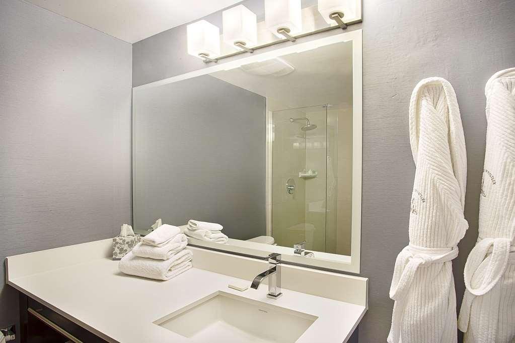 Pinnacle Hotel Whistler