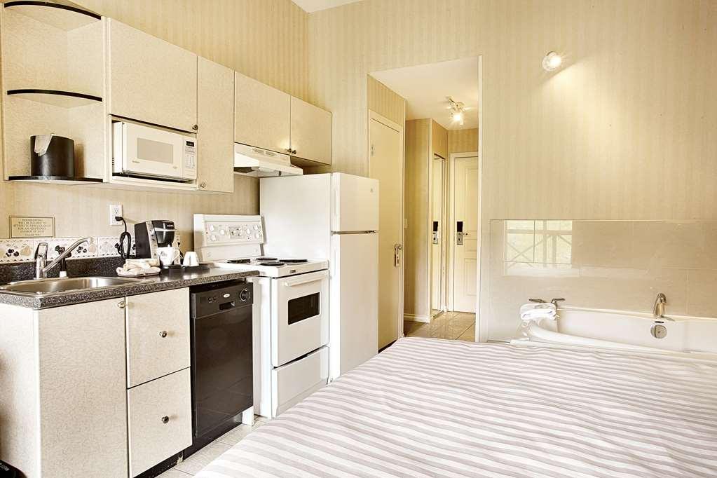 Pinnacle Hotel 3*