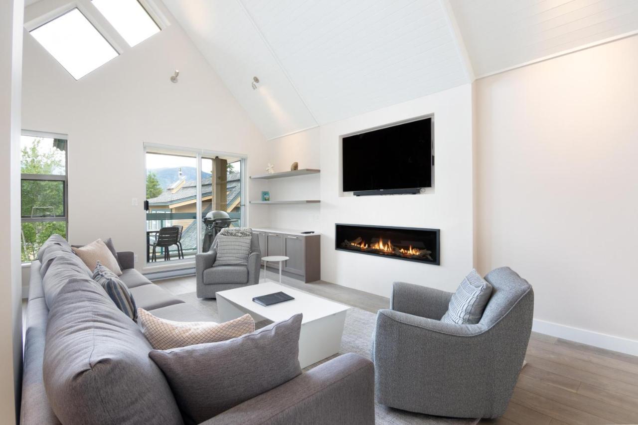 Snowbird 200 | Upscale Townhome, Close To Skiing, Shared Hot Tub, 2 Parking Spaces *